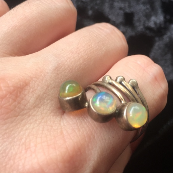 Stunning Triple Opal Ring - Size 7 - Picture 3 of 3